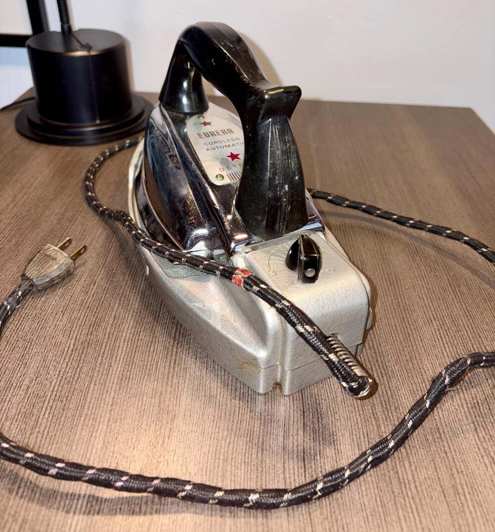 Eureka Cordless Automatic Iron with Base